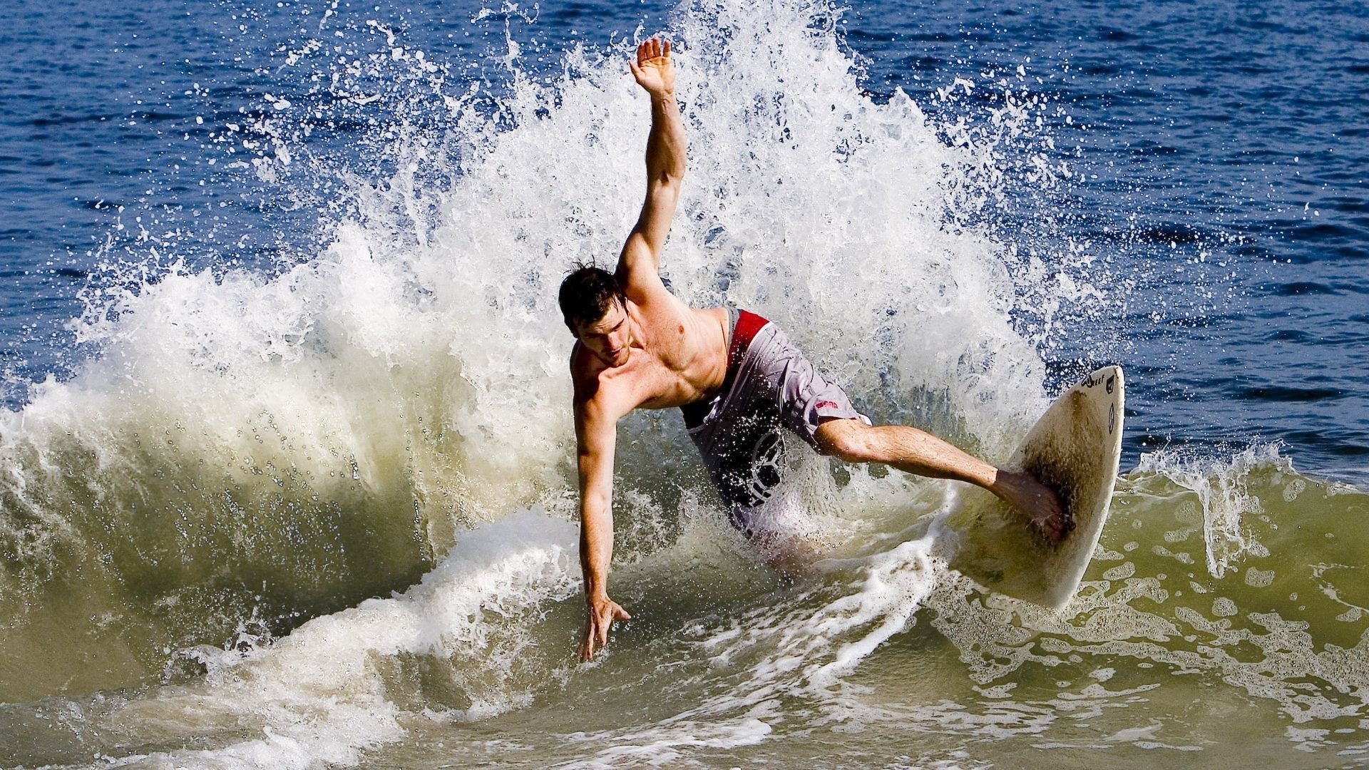 冰与火的交响，新疆队决胜局带走黄蜂，乔治节奏完全掌控