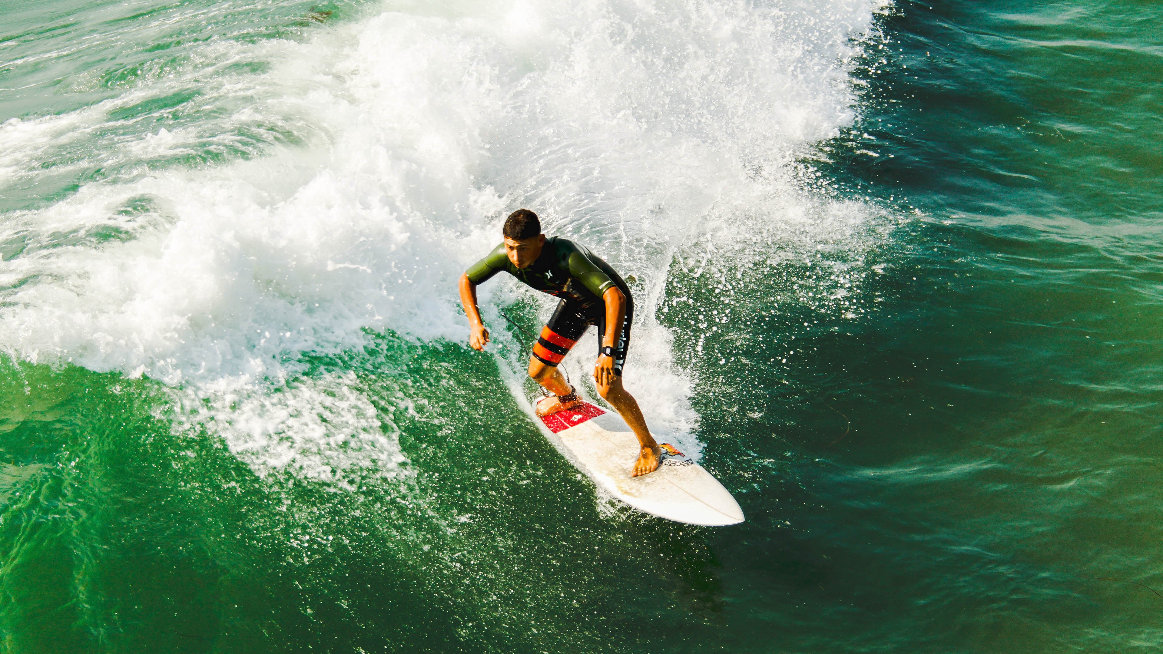 赛道上的心跳瞬间，诺里斯关键制胜，迈凯伦绝杀阿斯顿马丁