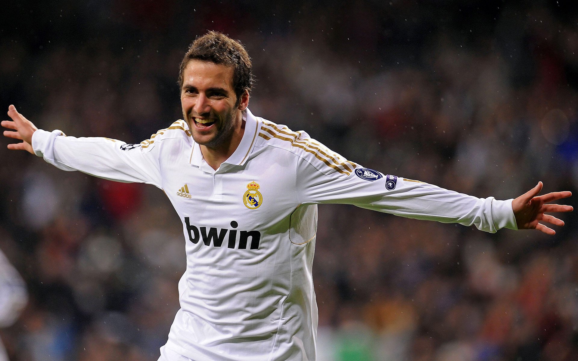 赛道风云，红牛车队横扫阿斯顿马丁，诺里斯高光表现引爆F1赛场